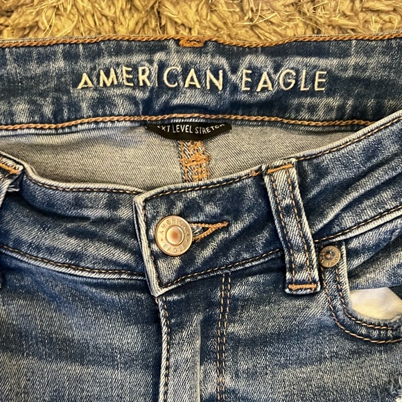 Size 8 AE Hi-Rise Distressed Jeggings - Picture 3 of 4